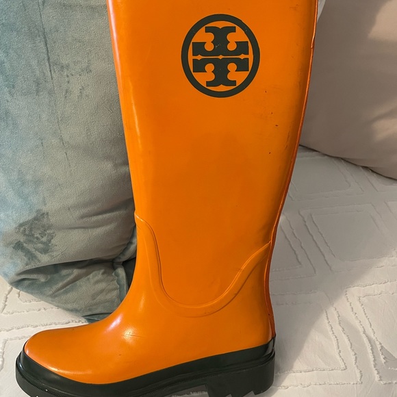 🧡 Tory Burch tall rain boots 🧡 - Picture 4 of 4